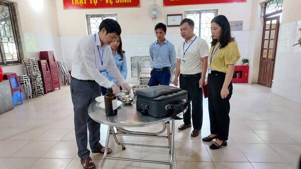 ĐOÀN KIỂM TRA LIÊN NGÀNH TỈNH LẠNG SƠN KIỂM TRA CÔNG TÁC BẢO ĐẢM AN TOÀN THỰC PHẨM TẠI TRƯỜNG PTDTBT TH&THCS CÔNG SƠN