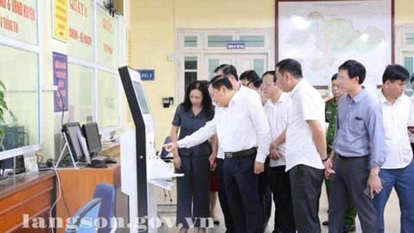 Đồng chí Hồ Tiến Thiệu, Chủ tịch UBND tỉnh kiểm tra công tác chuẩn bị cho hoạt động theo mô hình chính quyền địa phương 2 cấp tại thành phố Lạng Sơn