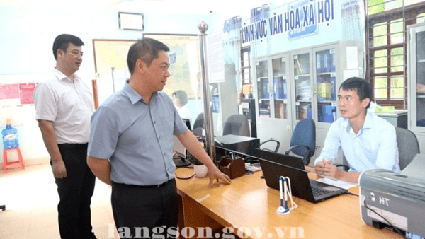 Đồng chí Đoàn Thanh Sơn, Phó Chủ tịch UBND tỉnh kiểm tra công tác chuẩn bị hoạt động theo mô hình chính quyền địa phương 02 cấp tại huyện Bình Gia