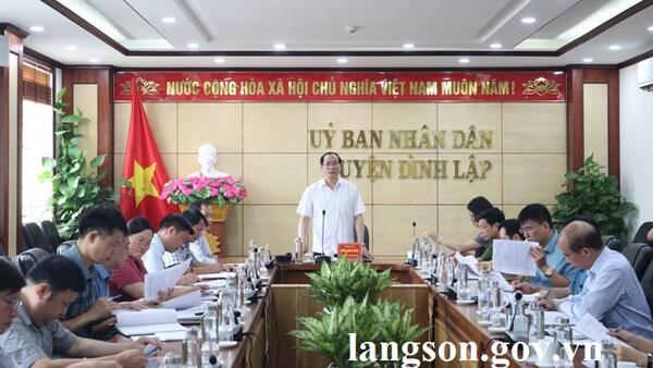 Đồng chí Dương Xuân Huyên - Ủy viên Ban Thường vụ Tỉnh ủy, Phó Chủ tịch Thường trực UBND tỉnh kiểm tra công tác chuẩn bị triển khai mô hình chính quyền địa phương 2 cấp tại huyện Đình Lập