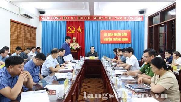 Đồng chí Dương Xuân Huyên, Phó Chủ tịch Thường trực UBND tỉnh kiểm tra công tác chuẩn bị triển khai mô hình chính quyền địa phương 2 cấp tại huyện Tràng Định