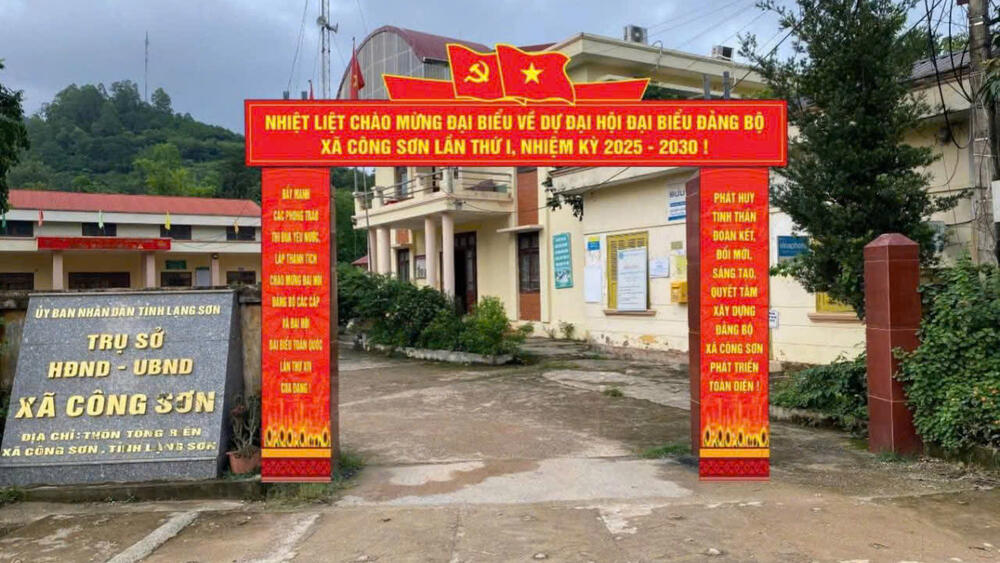 Một số hình ảnh trang trí khánh tiết và tuyên truyền lưu động chào mừng Đại hội Đại biểu Đảng bộ xã Công Sơn lần thứ I, nhiệm kỳ 2025 – 2030