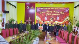 ĐỒNG CHÍ CHỦ TỊCH UBND TỈNH THĂM, TẶNG QUÀ TẾT  TẠI XÃ CÔNG SƠN