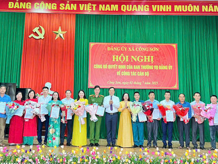 Kinh tế - Chính trị