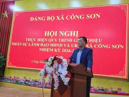 Kinh tế - Chính trị