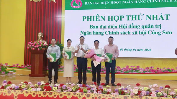 BAN ĐẠI DIỆN HỘI ĐỒNG QUẢN TRỊ NGÂN HÀNG CHÍNH SÁCH XÃ HỘI XÃ CÔNG SƠN HỌP PHIÊN THỨ NHẤT