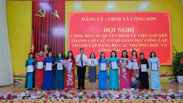 CÔNG BỐ CÁC QUYẾT ĐỊNH THÀNH LẬP TỔ CHỨC ĐẢNG VÀ SẮP XẾP, THÀNH LẬP CÁC TRƯỜNG HỌC TRÊN ĐỊA BÀN XÃ