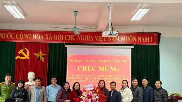 Lãnh đạo Đảng ủy, HĐND, UBND xã Công Sơn chúc mừng 95 năm Ngày truyền thống Mặt trận Tổ quốc Việt Nam (18/11/1930 - 18/11/2025)