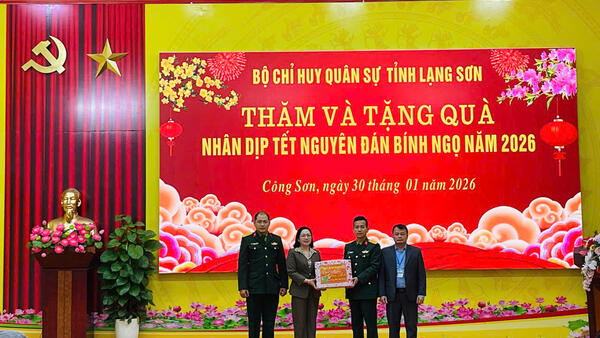 BỘ CHỈ HUY QUÂN SỰ TỈNH LẠNG SƠN THĂM, TẶNG QUÀ NHÂN DỊP TẾT NGUYÊN ĐÁN BÍNH NGỌ 2026