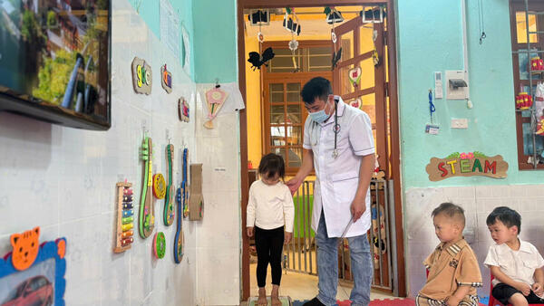 TRẠM Y TẾ XÃ CÔNG SƠN TỔ CHỨC KHÁM SỨC KHỎE CHO HỌC SINH MẦM NON NHÂN NGÀY SỨC KHỎE TOÀN DÂN 7/4